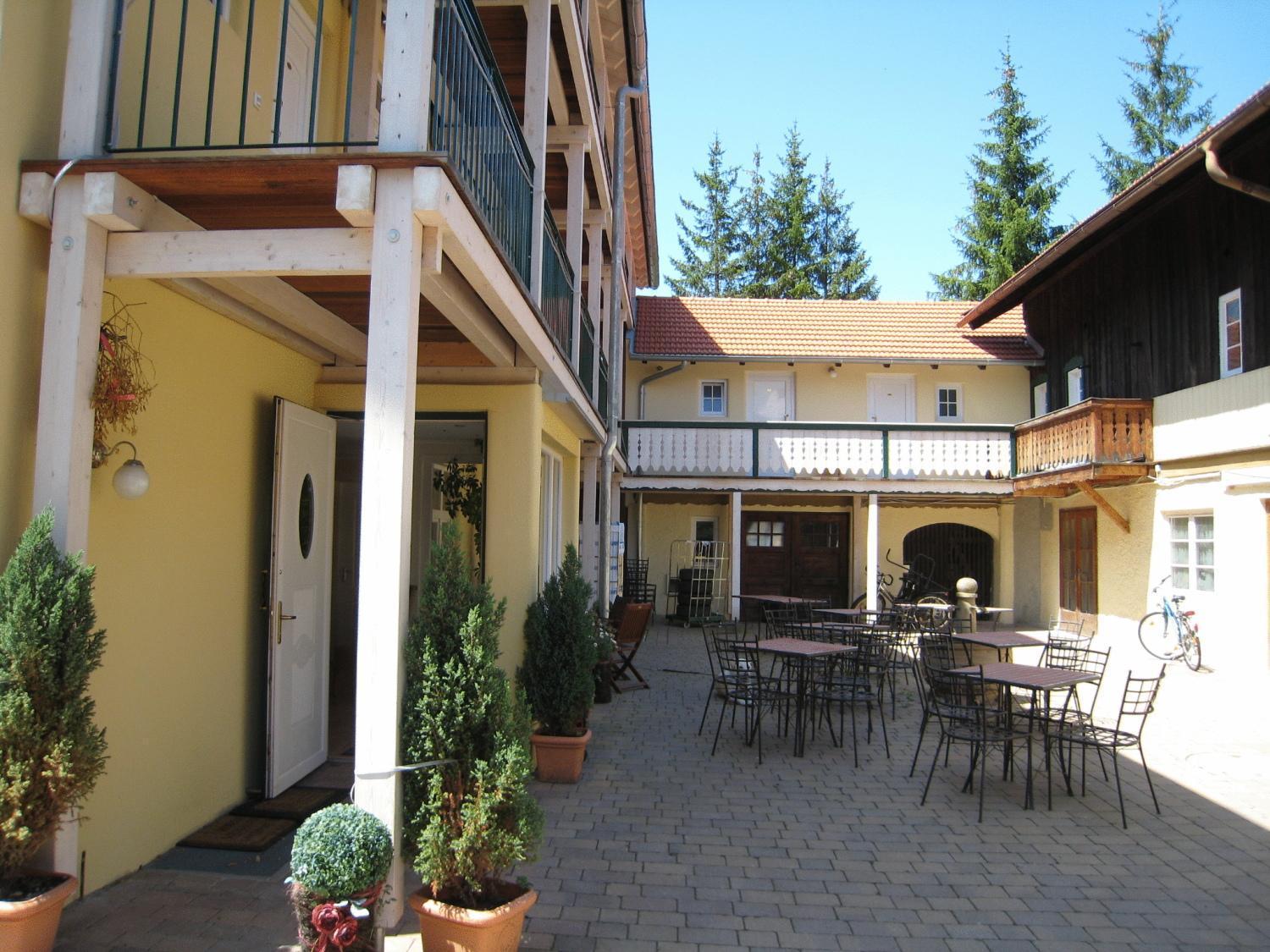 Landhaus Hotel Wolfratshausen Exterior photo