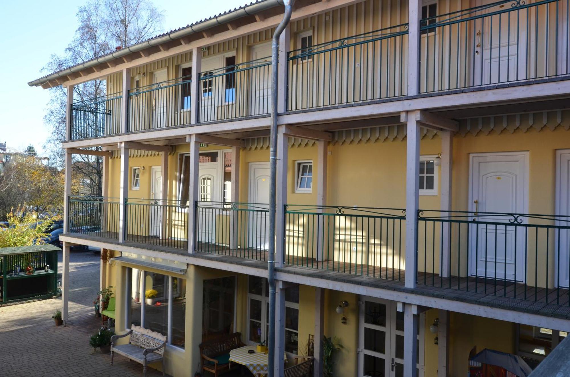 Landhaus Hotel Wolfratshausen Exterior photo