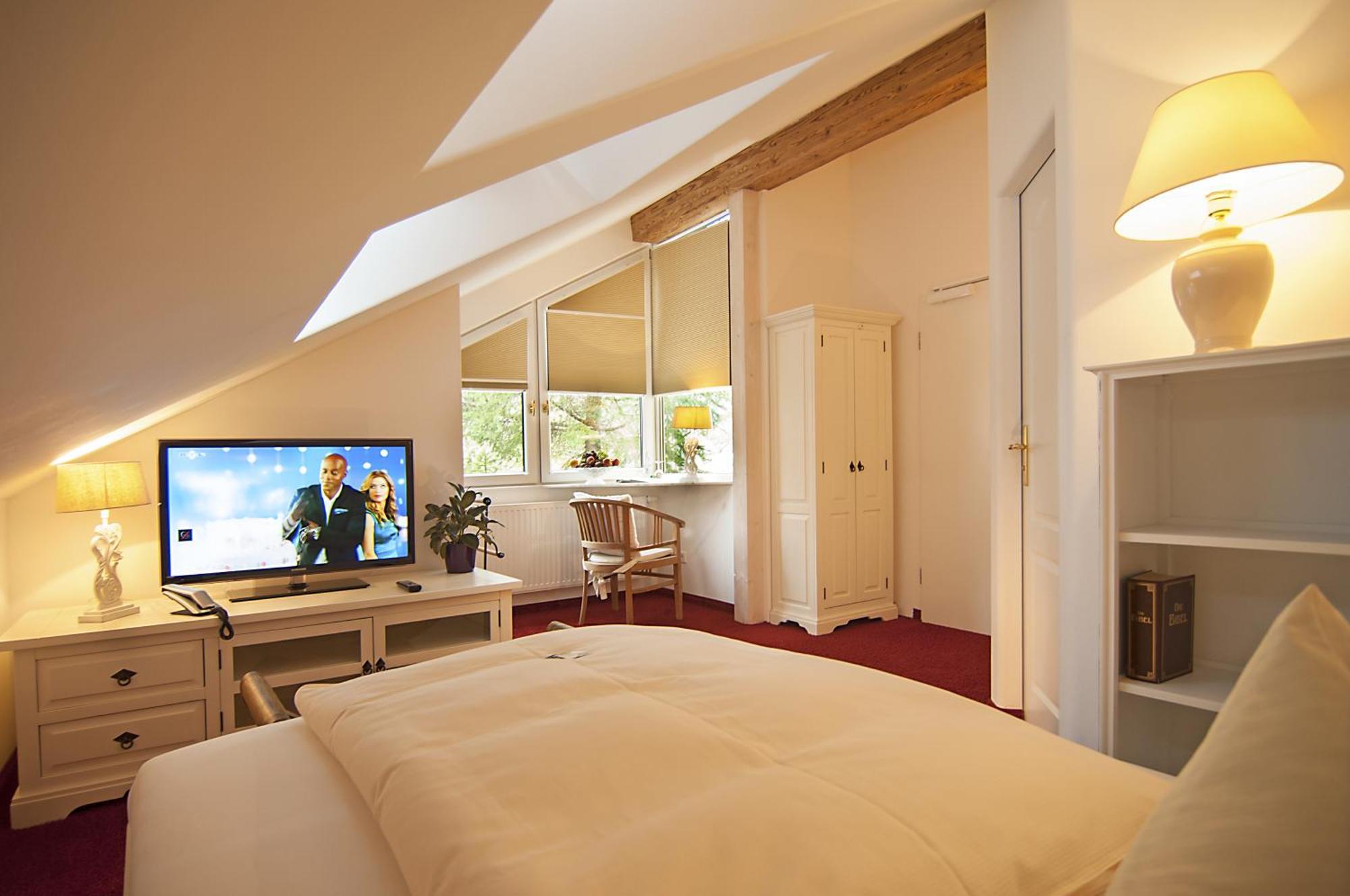 Landhaus Hotel Wolfratshausen Room photo