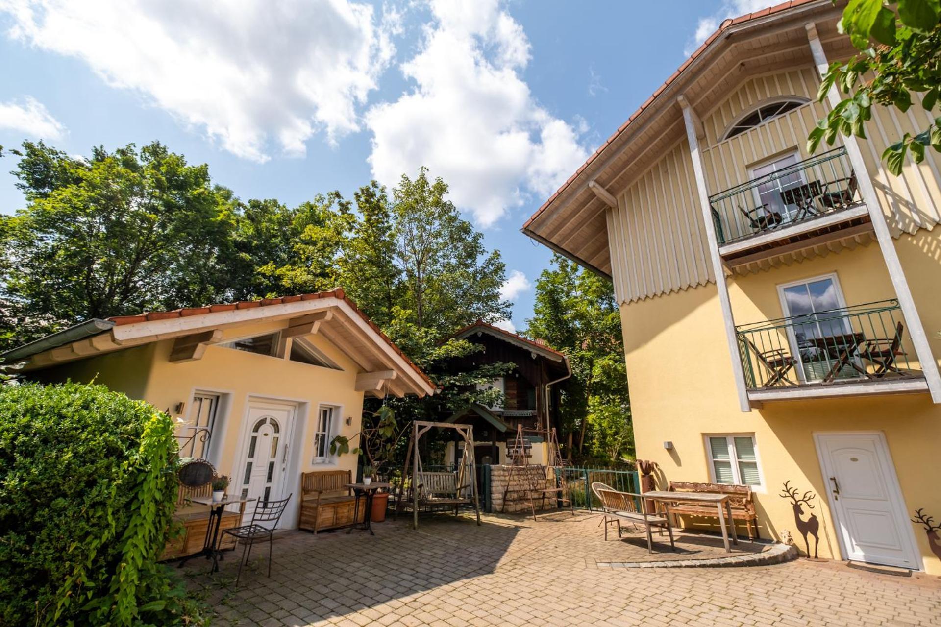 Landhaus Hotel Wolfratshausen Exterior photo