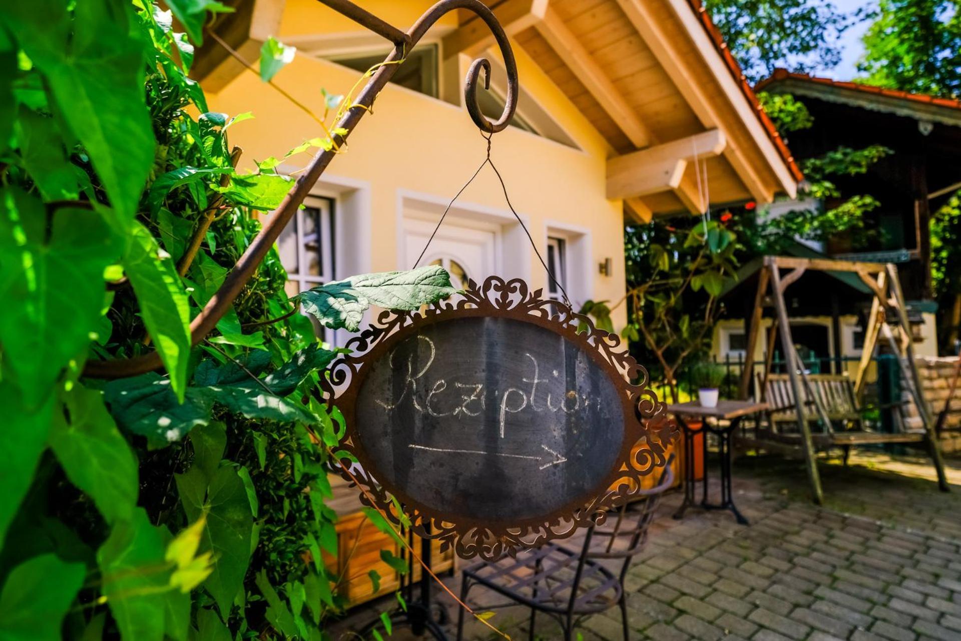 Landhaus Hotel Wolfratshausen Exterior photo