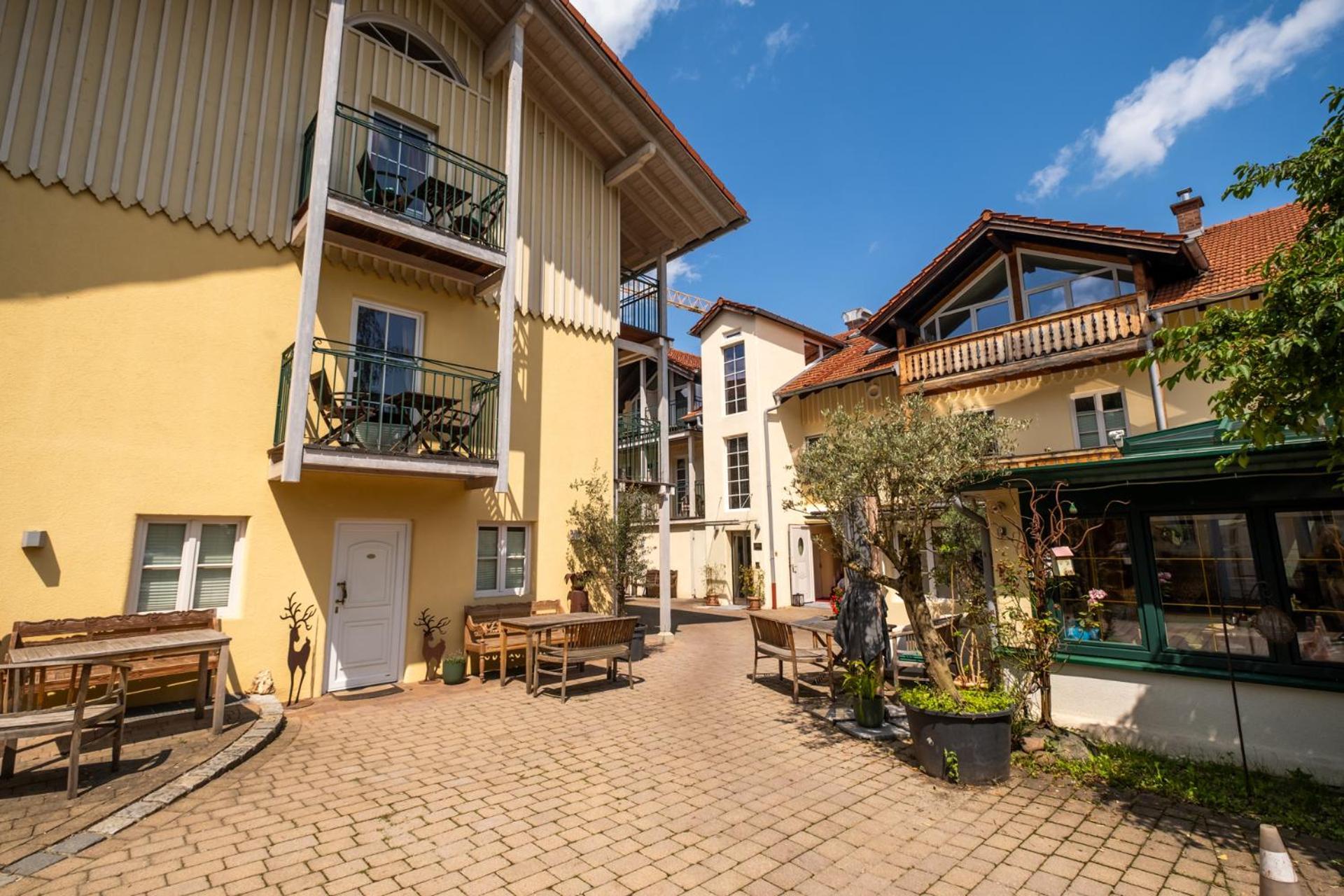 Landhaus Hotel Wolfratshausen Exterior photo