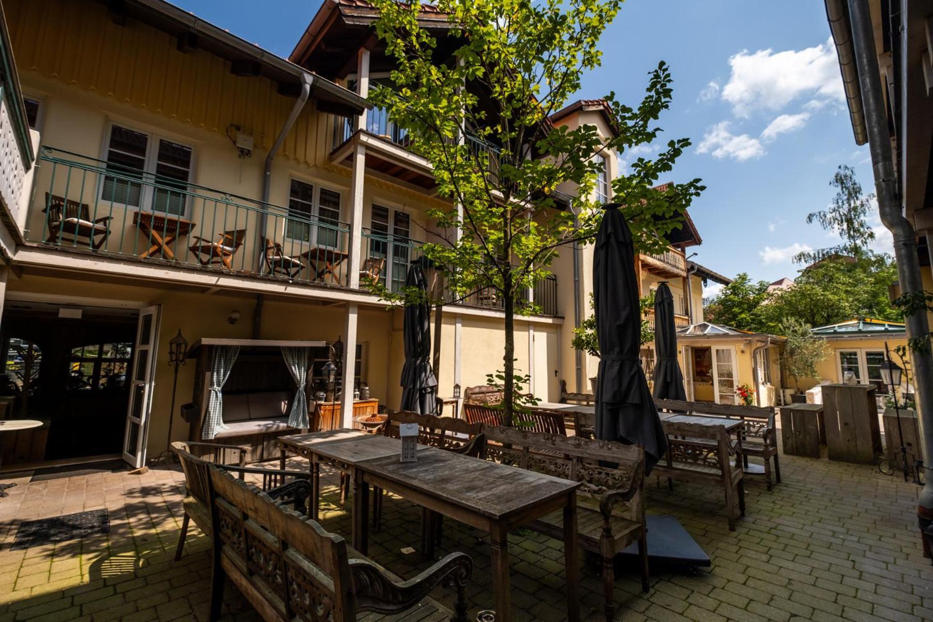 Landhaus Hotel Wolfratshausen Exterior photo