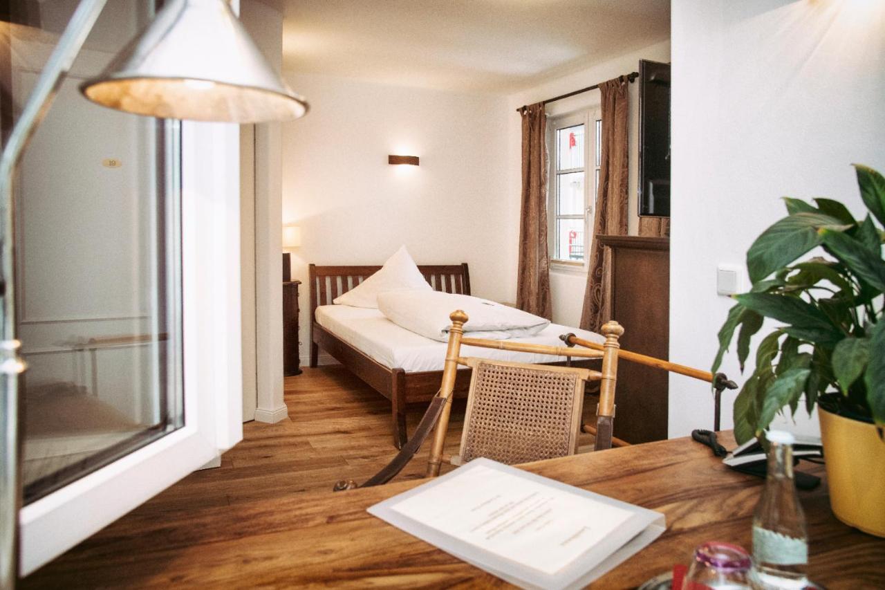 Landhaus Hotel Wolfratshausen Exterior photo